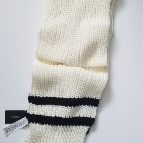 Forever 21 Cream & Black Scarf and Glove Set. - Picture 2 of 4